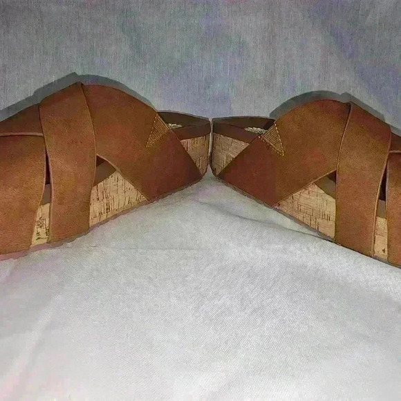 Yellow box chela sandals - Picture 6 of 7